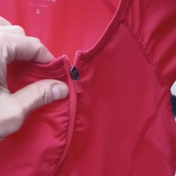 Athleta Intrepid UPF 50+ top in red Sm - Picture 7 of 11